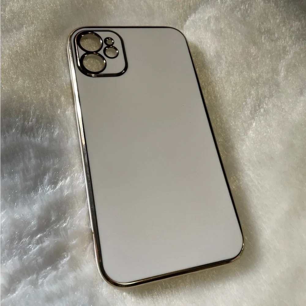 Sleek Silver Phone 12 Case